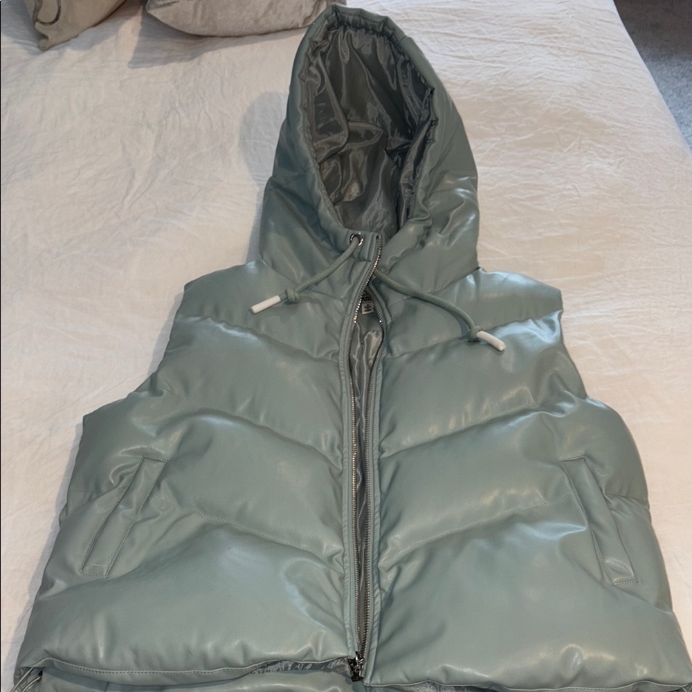 Easel Hooded Puffer Vest | Sage Blue | Size M